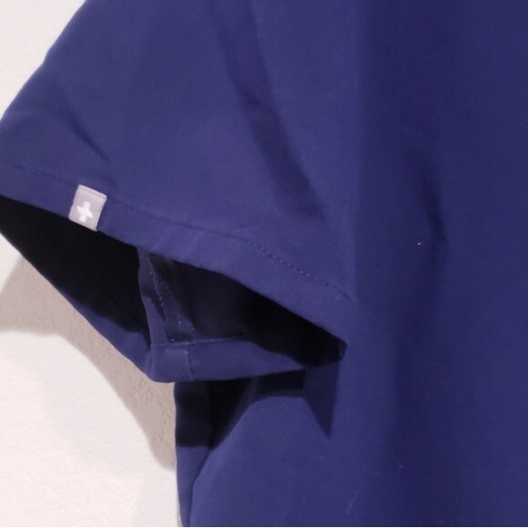 FIGS Technical Collection woman’s scrub top XL - Picture 2 of 4